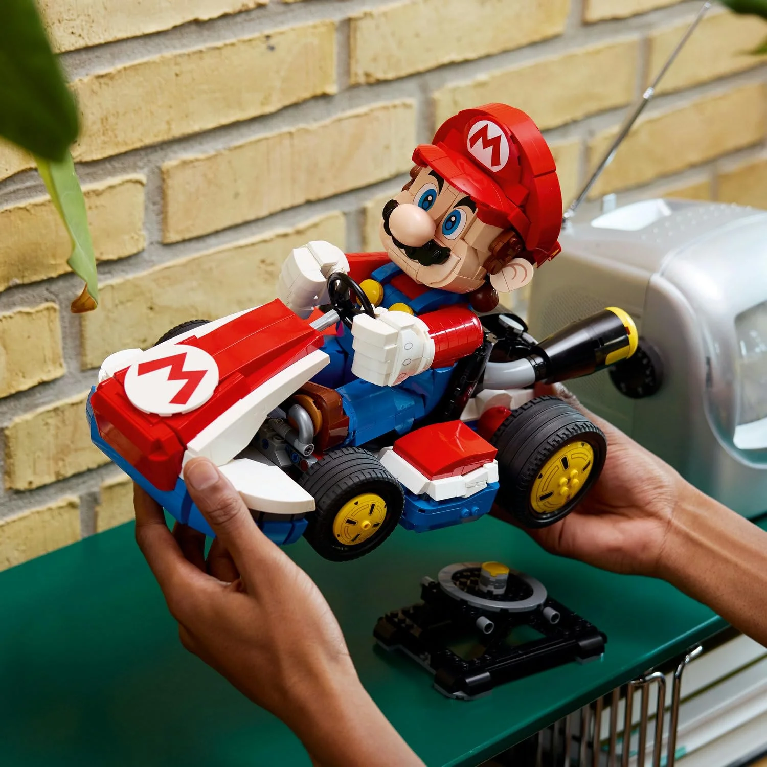 LEGO Super Mario Mario Kart - Mario ve Standard Kart 72037 - görsel 2