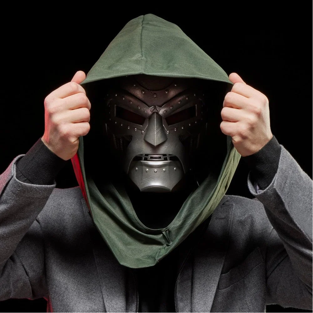 Marvel Legends Doctor Doom Roleplay Kask (Fantastic Four Comics) - görsel 3