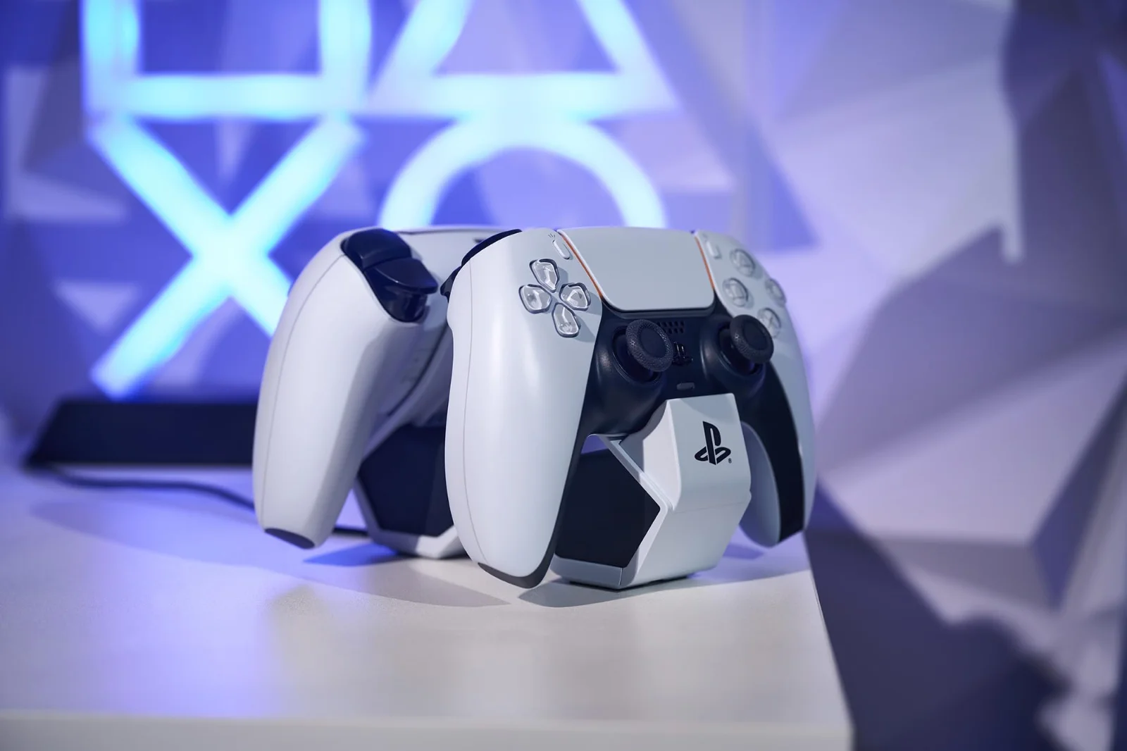 PowerA DualSense Twin Şarj İstasyonu PS5 - görsel 2